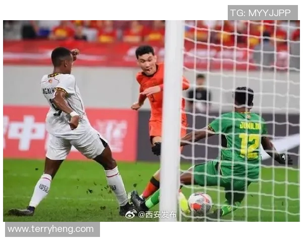 西安足球队配合问题引发热议球迷与专家各执己见探讨战术调整