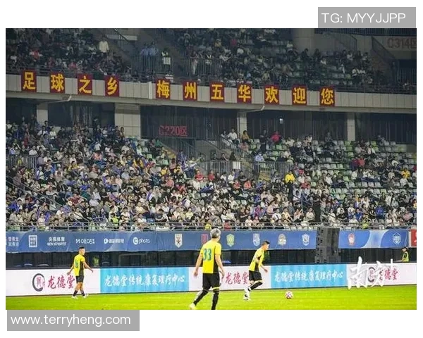 约香港足球明星队进行友谊赛共同提升球技与团队合作精神