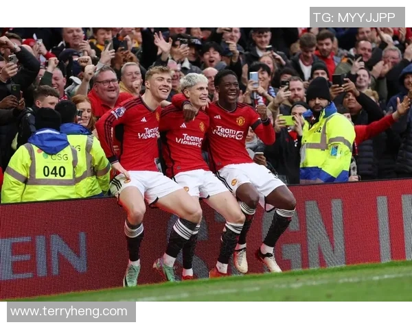 足球明星达罗的精彩瞬间与职业生涯回顾照片展览