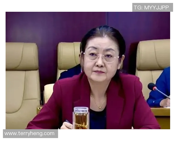 吐鲁番的足球明星女勇敢追梦展现自我风采与激情的故事 吐鲁番的足球明星女勇敢追梦展现自我风采与激情的故事